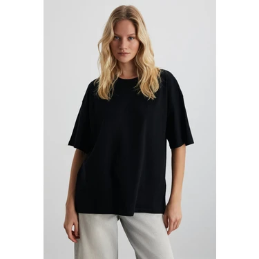 Grimelange Lagertha Kadın %100 Organik Pamuklu Kalın Dokulu Oversize Fit Yuvarlak Yakalı Siyah