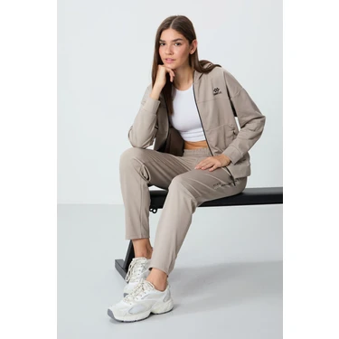 Koyu Bej Kapüşonlu Gizli Cep Detaylı Standart Kalıp Kadın Eşofman Takımı -