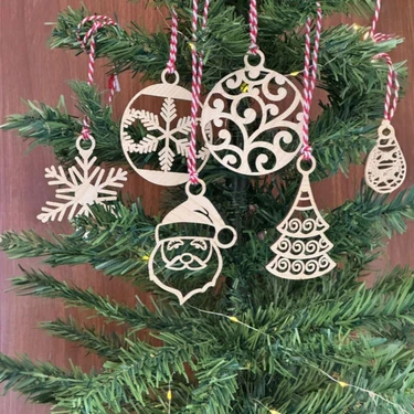 Uravas Store® 6 Parça Kırmızı Beyaz Ipli Noel Babalı ve Kar Tanesi Model Ahşap Yılbaşı Ağaç